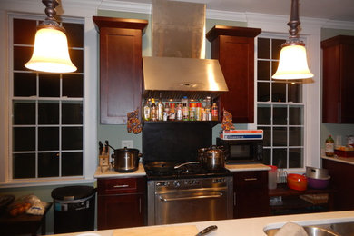Kitchen - traditional kitchen idea in Atlanta