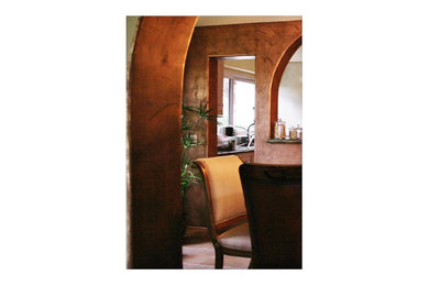 Example of a classic dining room design in Orange County