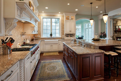 Kitchen - traditional kitchen idea in Philadelphia