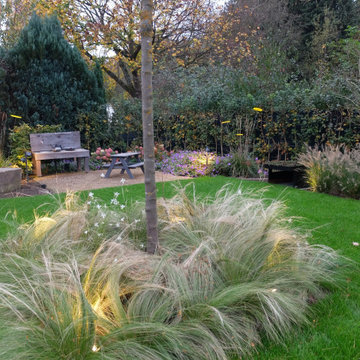 Moderner Pool-Wohngarten