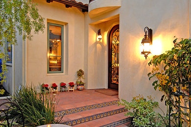 Example of a tuscan entryway design in Los Angeles