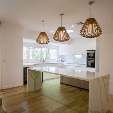 Modern kitchen - Brookfield