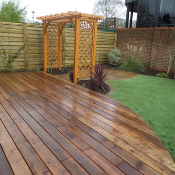 Courtyard garden with artificial grass