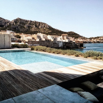 Construction d'une ville en bord de mer
