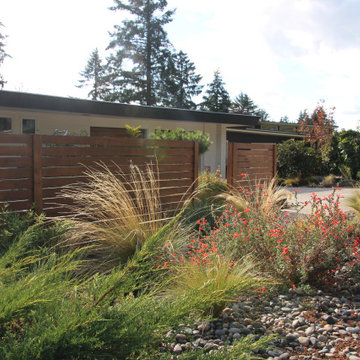 Vancouver Villa - front yard