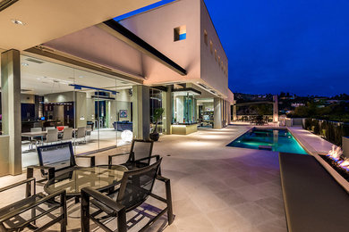 Example of a trendy patio design in Los Angeles