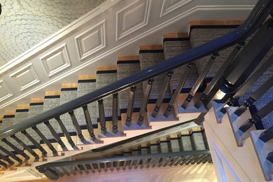 ボストンにあるトラディショナルスタイルのおしゃれな階段の写真