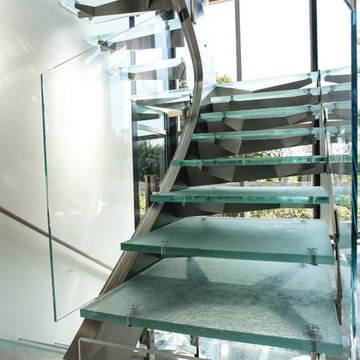 Glass treads: The perfect match for a durable and luxurious look!