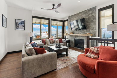 Mountain style living room photo in Vancouver