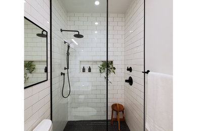 Design ideas for a modern bathroom in Toronto.