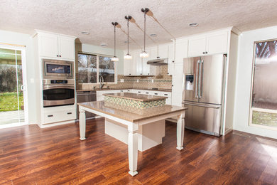 Kitchen - transitional kitchen idea in Boise