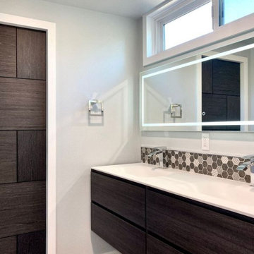 Irvine Modern Bathroom