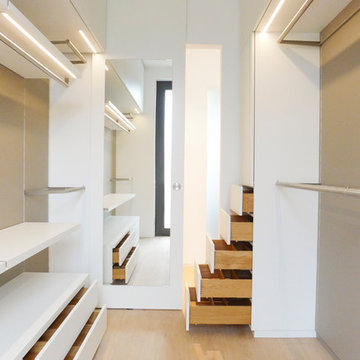 Moderne Villa mit Skybar, Weinkeller und großzügiger Wohnküche