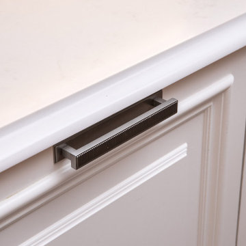 Traditional Lay-On Panelled with Large Mouldings Shaker Kitchen