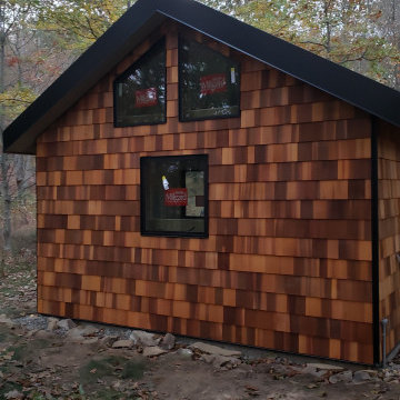 10x14 Portland Series in Cedar Shake with Fireworks Door
