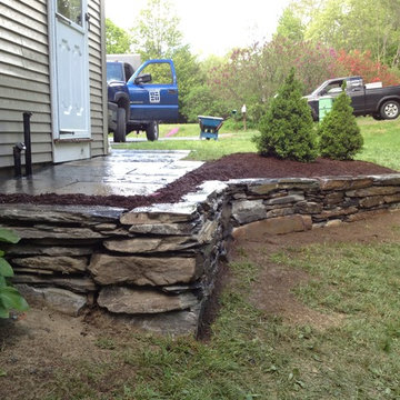 Small Stone Wall w/ Walkway