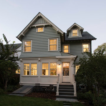 AIA GOLD MEDAL Winner for Design Excellence Family Room with Primary Suite Above