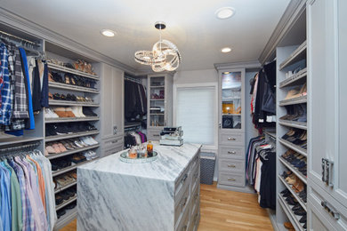 Example of a transitional closet design in New York