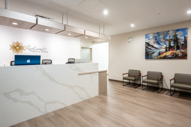 Home design - contemporary home design idea in Calgary