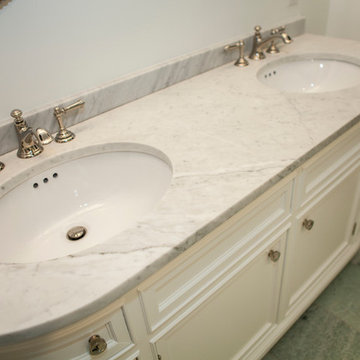 Villanova, PA : Bath with curved dresser