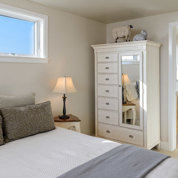 Upstairs is the second bedroom with en-suite bathroom.