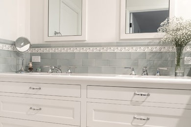Example of a classic bathroom design in Los Angeles