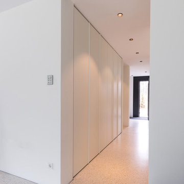 Flurschrank mit definierter Schattenfuge