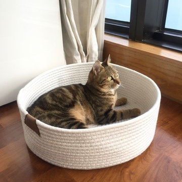 Multifunctional cat scratching bed