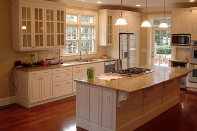 Inspiration for a transitional kitchen remodel in Chicago