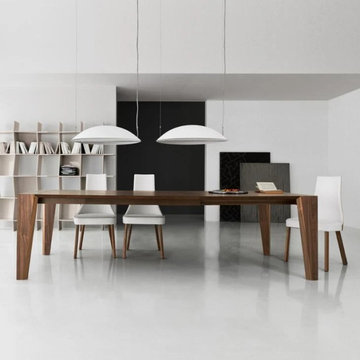 Plus wooden extending dining table by Compar