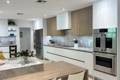 Inspiration for a modern kitchen remodel in Miami