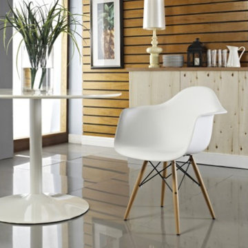 Eames Style Moleded Plastic Dowel-Leg Armchair (DAW) Natural Legs