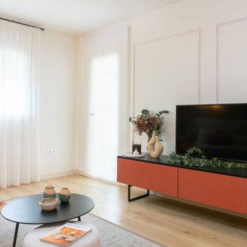 MUEBLE TV ANTE PARED CON MOLDURAS