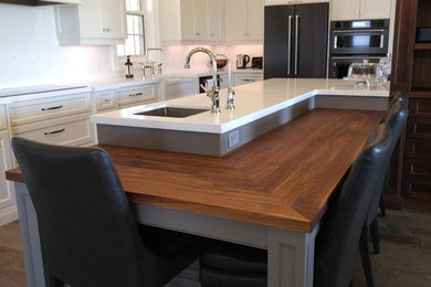 Kitchen - large farmhouse kitchen idea in Toronto