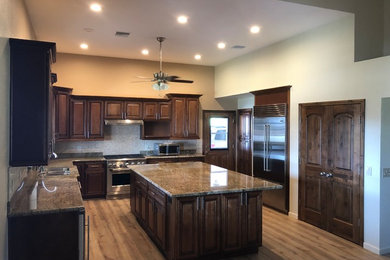 Kitchen - kitchen idea in Phoenix