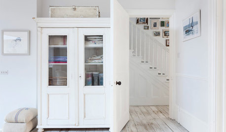 How to Create a Relaxed, Nearly All-white Scheme