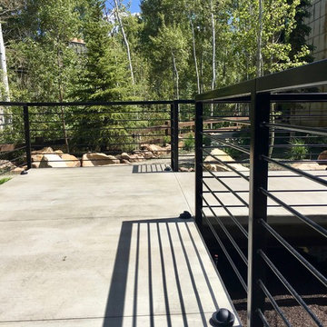 Hidden Splendor - Contemporary Horizontal Railings