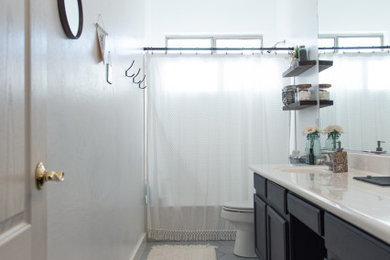 Example of a cottage bathroom design in Phoenix