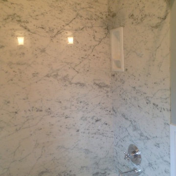 Tyvarian Shower and Vanity