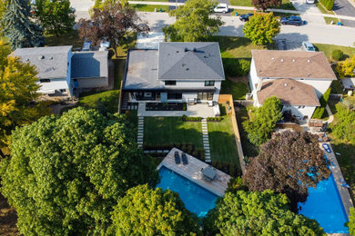 Inspiration for a modern landscaping in Toronto.