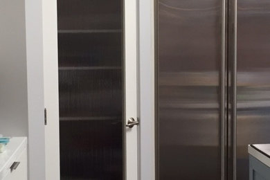 Example of a trendy kitchen design in Los Angeles