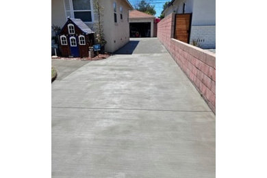 Large trendy garage photo in Los Angeles