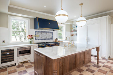 Kitchen - traditional kitchen idea in Dallas