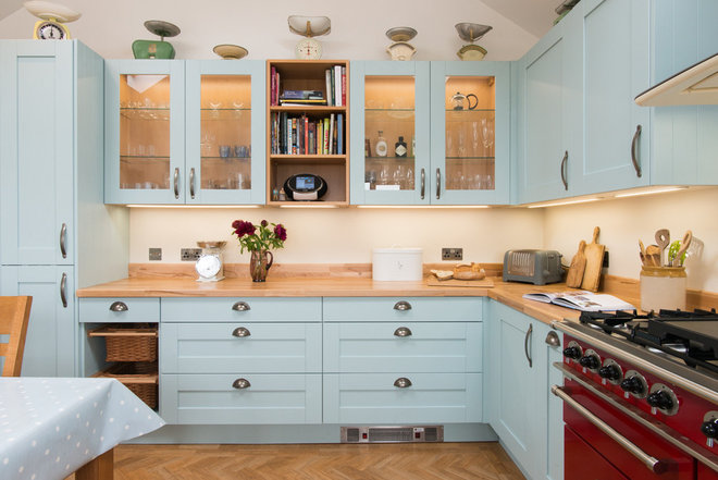 Farmhouse Kitchen by Sheffield Sustainable Kitchens