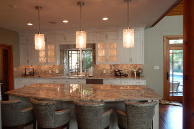 Inspiration for a timeless kitchen remodel in Huntington