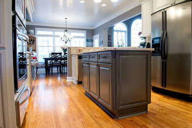 Kitchen - contemporary kitchen idea in Atlanta