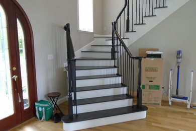 Стильный дизайн: лестница с деревянными ступенями - последний тренд