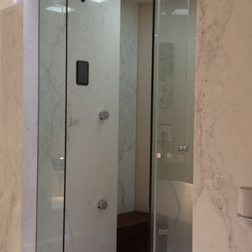 Apartment in Notting Hill: Steam-room and Shower