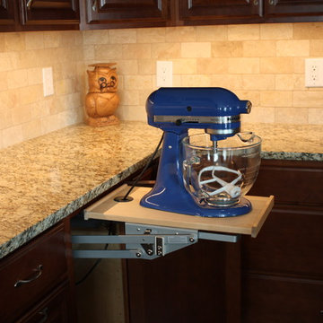 KraftMaid, Belmont, Maple, Chestnut - New Construction Kitchen