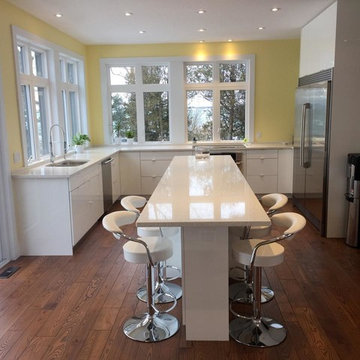 Modern High Gloss Lakehouse Kitchen